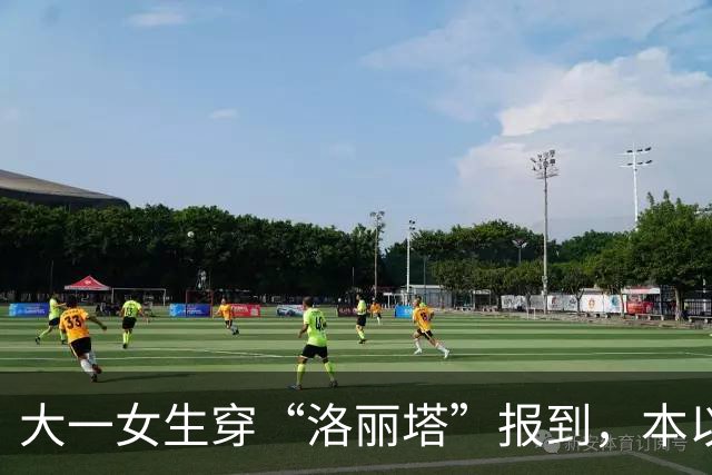 大一女生穿“洛丽塔”报到，本以为能惊艳全场，没想到连行李都没人愿意帮忙搬